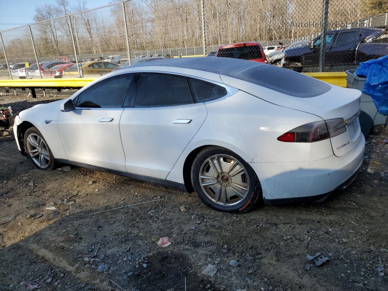 2014 Tesla Model S  White vin: 5YJSA1H18EFP52532