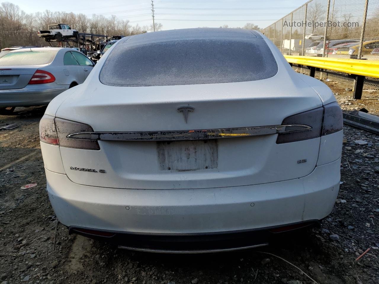 2014 Tesla Model S  White vin: 5YJSA1H18EFP52532