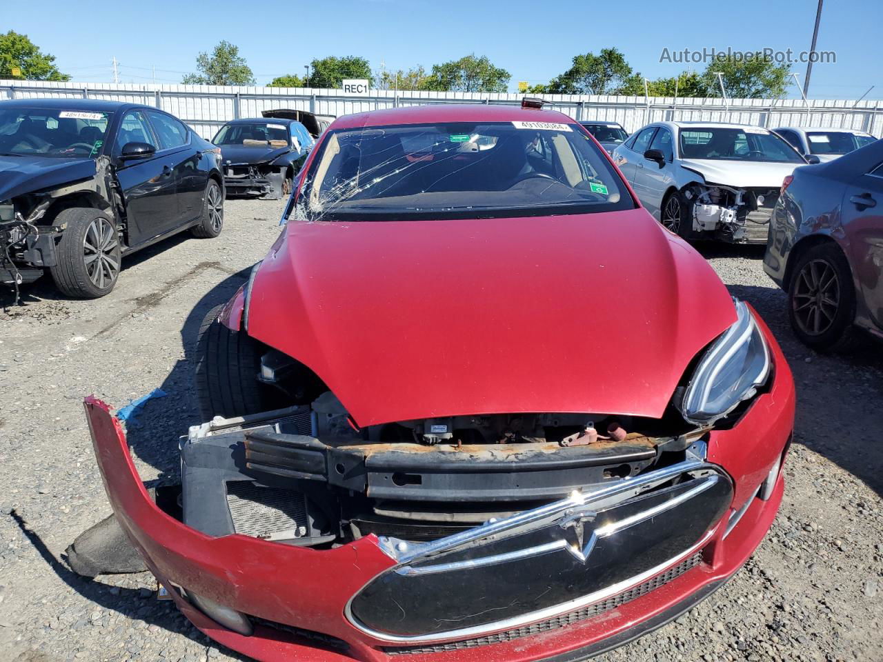 2014 Tesla Model S  Red vin: 5YJSA1H19EFP34251