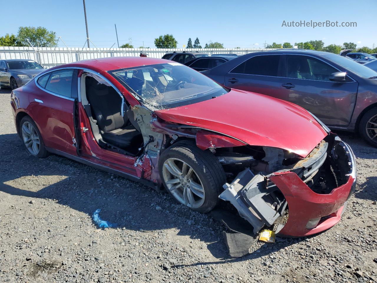 2014 Tesla Model S  Red vin: 5YJSA1H19EFP34251