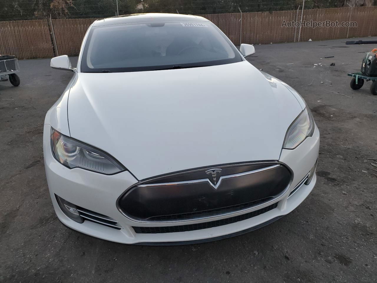 2014 Tesla Model S  White vin: 5YJSA1H1XEFP37305