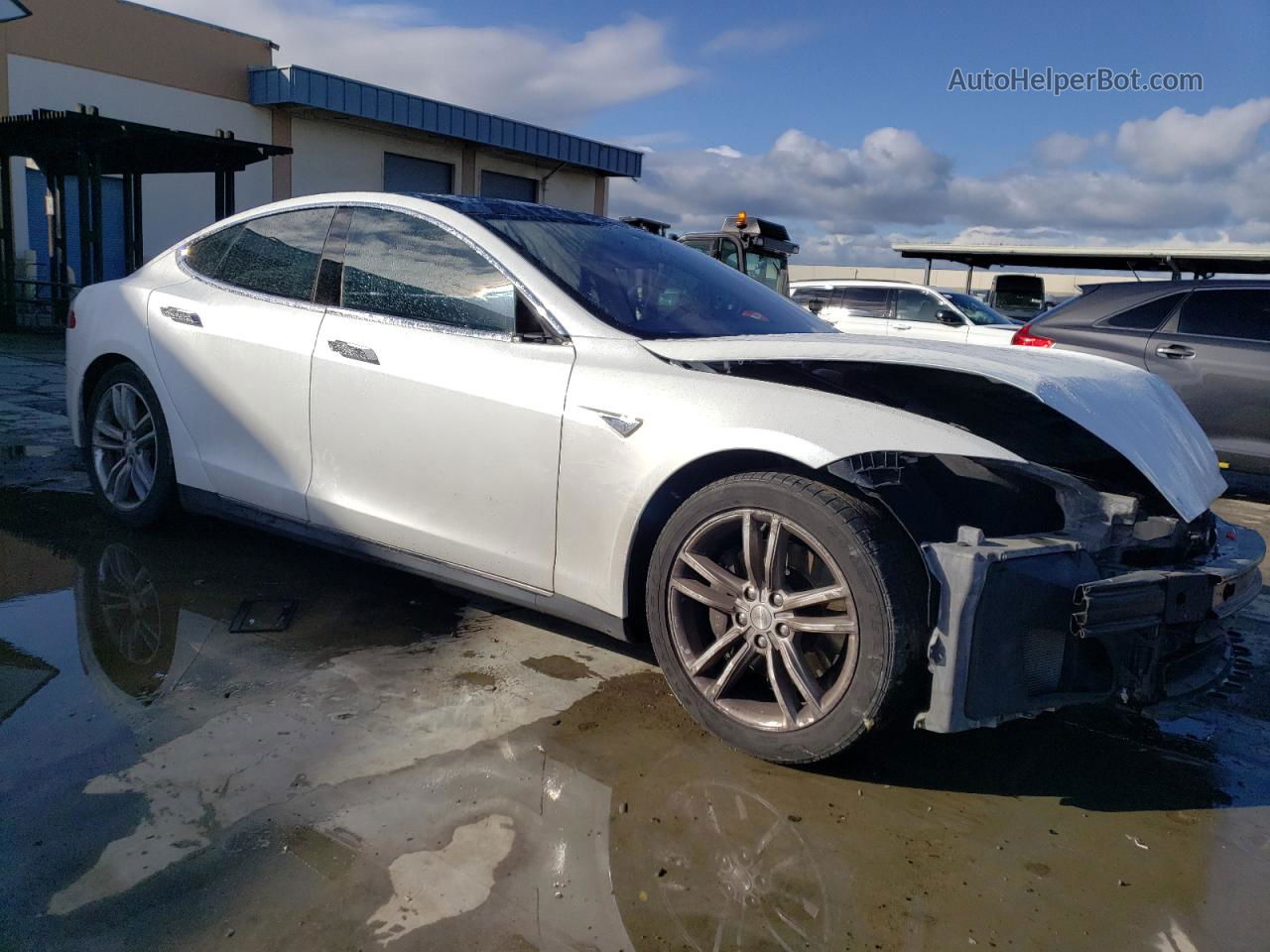 2014 Tesla Model S  White vin: 5YJSA1H1XEFP41046