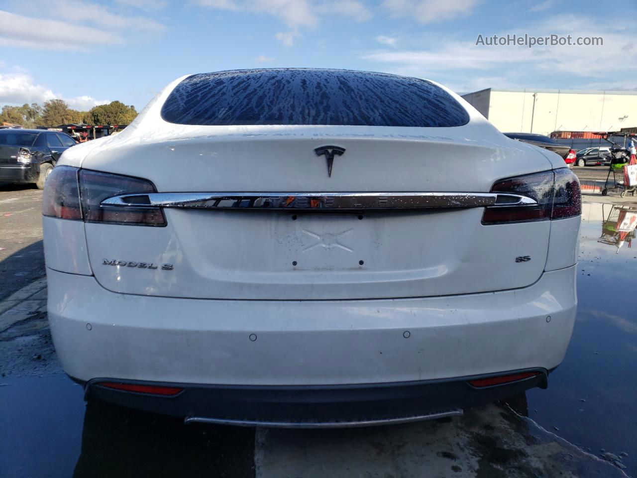 2014 Tesla Model S  White vin: 5YJSA1H1XEFP41046