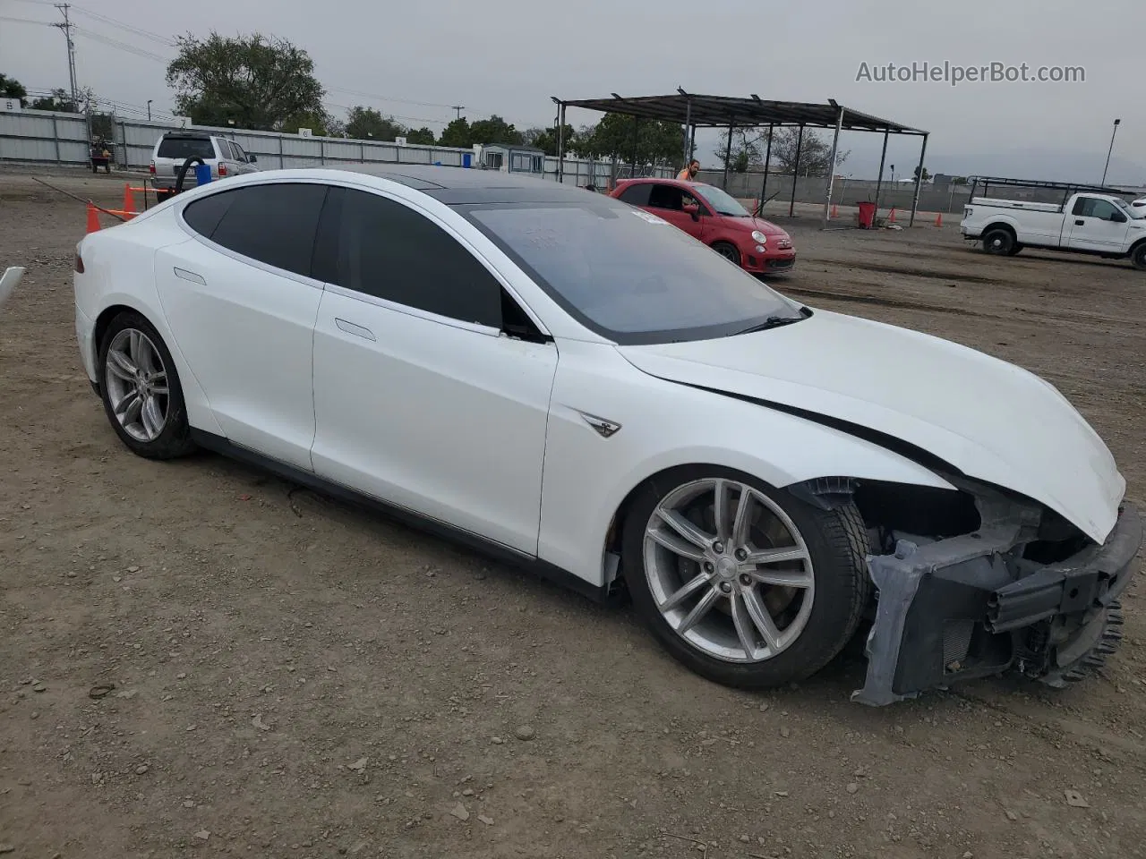 2014 Tesla Model S  White vin: 5YJSA1H1XEFP41046