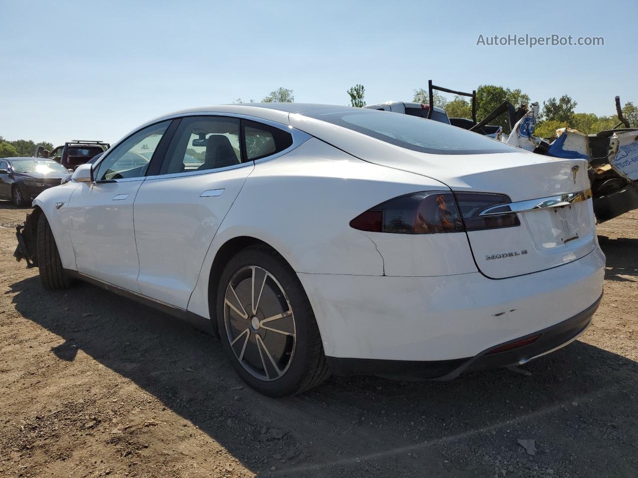 2014 Tesla Model S  White vin: 5YJSA1H1XEFP50314