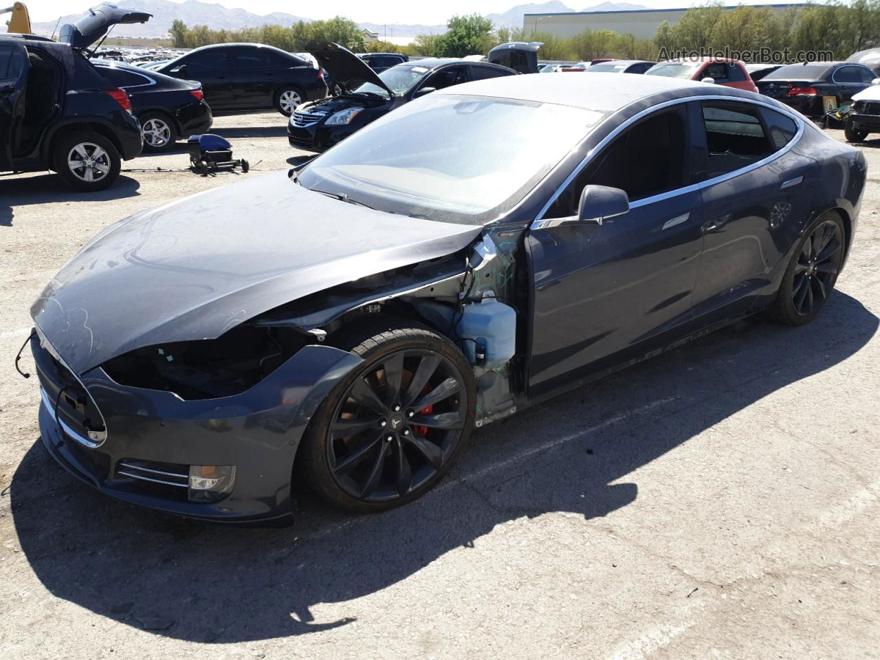 2014 Tesla Model S  Серебряный vin: 5YJSA1H2XEFP67543