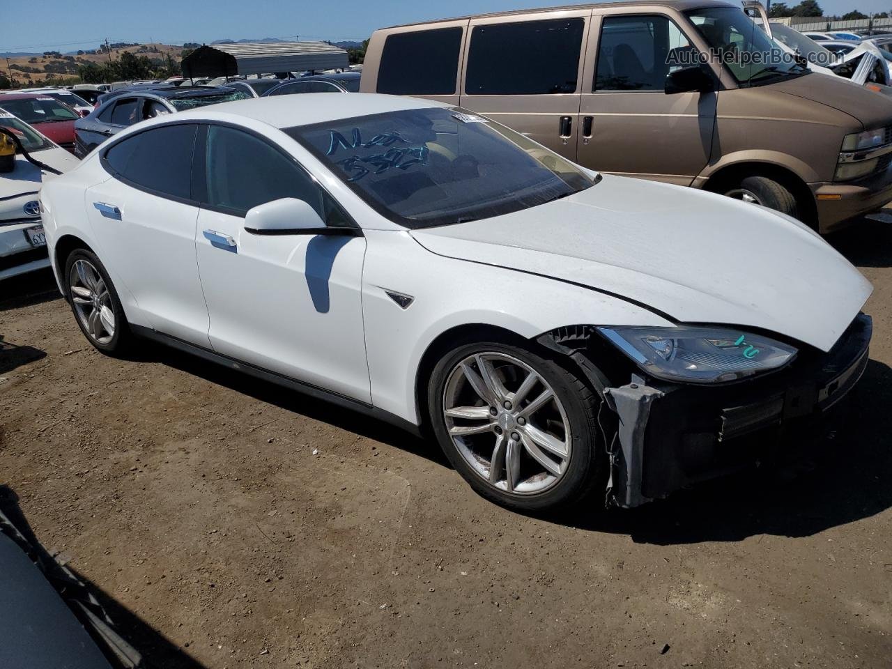 2014 Tesla Model S  White vin: 5YJSA1S12EFP57511
