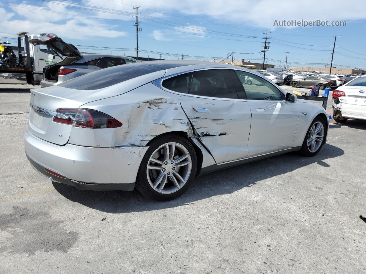 2014 Tesla Model S  Серебряный vin: 5YJSA1S13EFP60241
