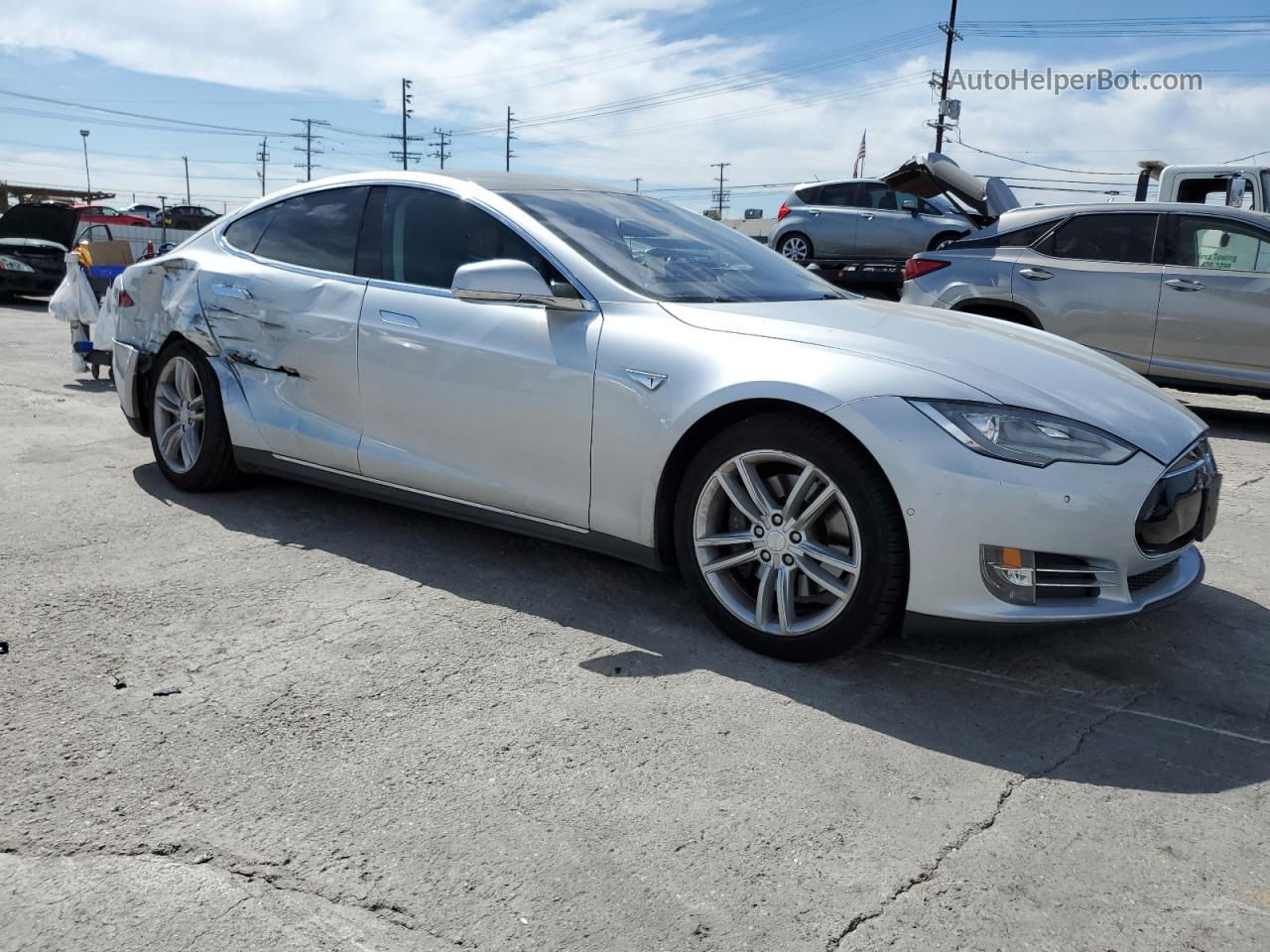 2014 Tesla Model S  Серебряный vin: 5YJSA1S13EFP60241