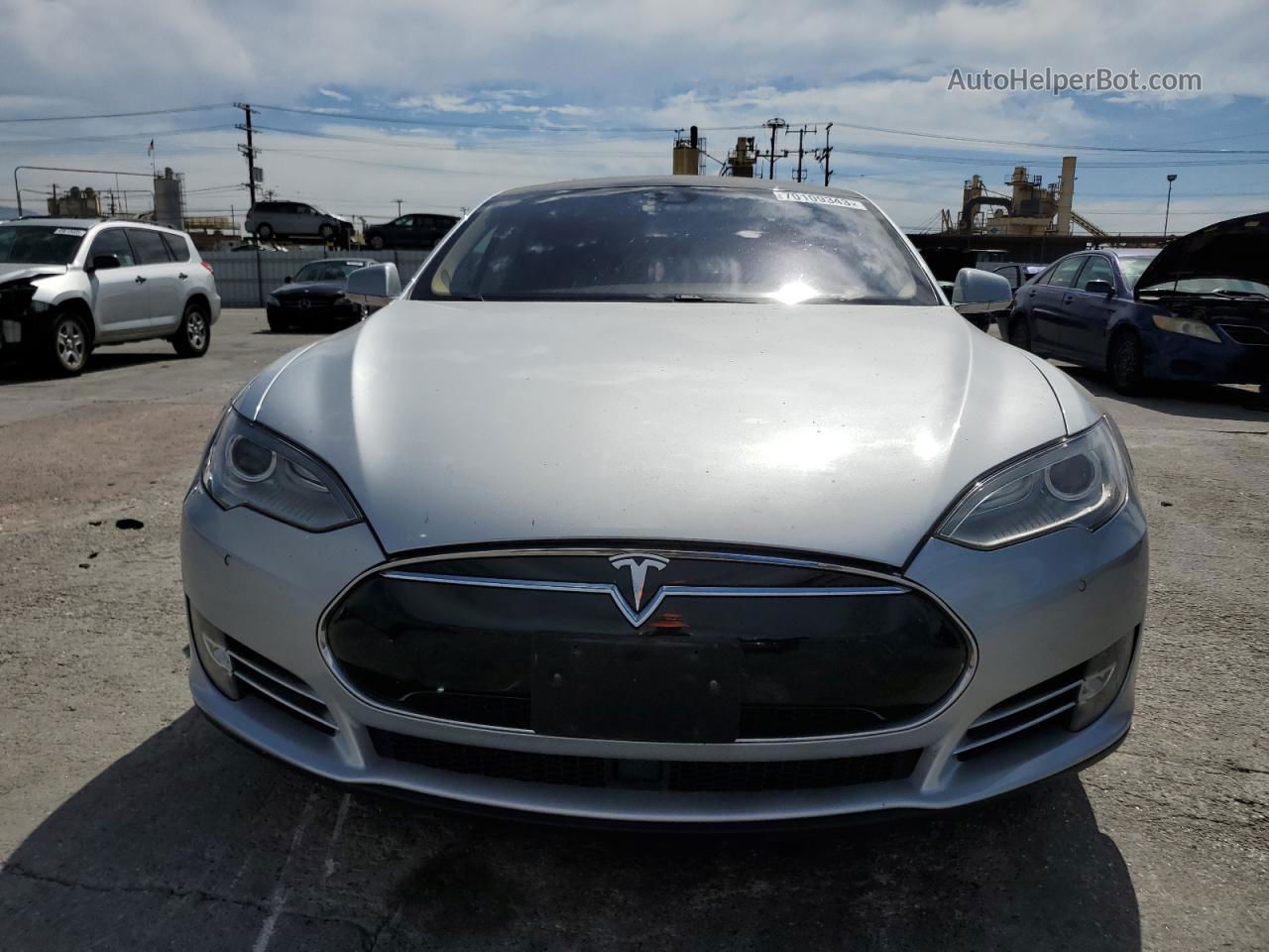 2014 Tesla Model S  Серебряный vin: 5YJSA1S13EFP60241