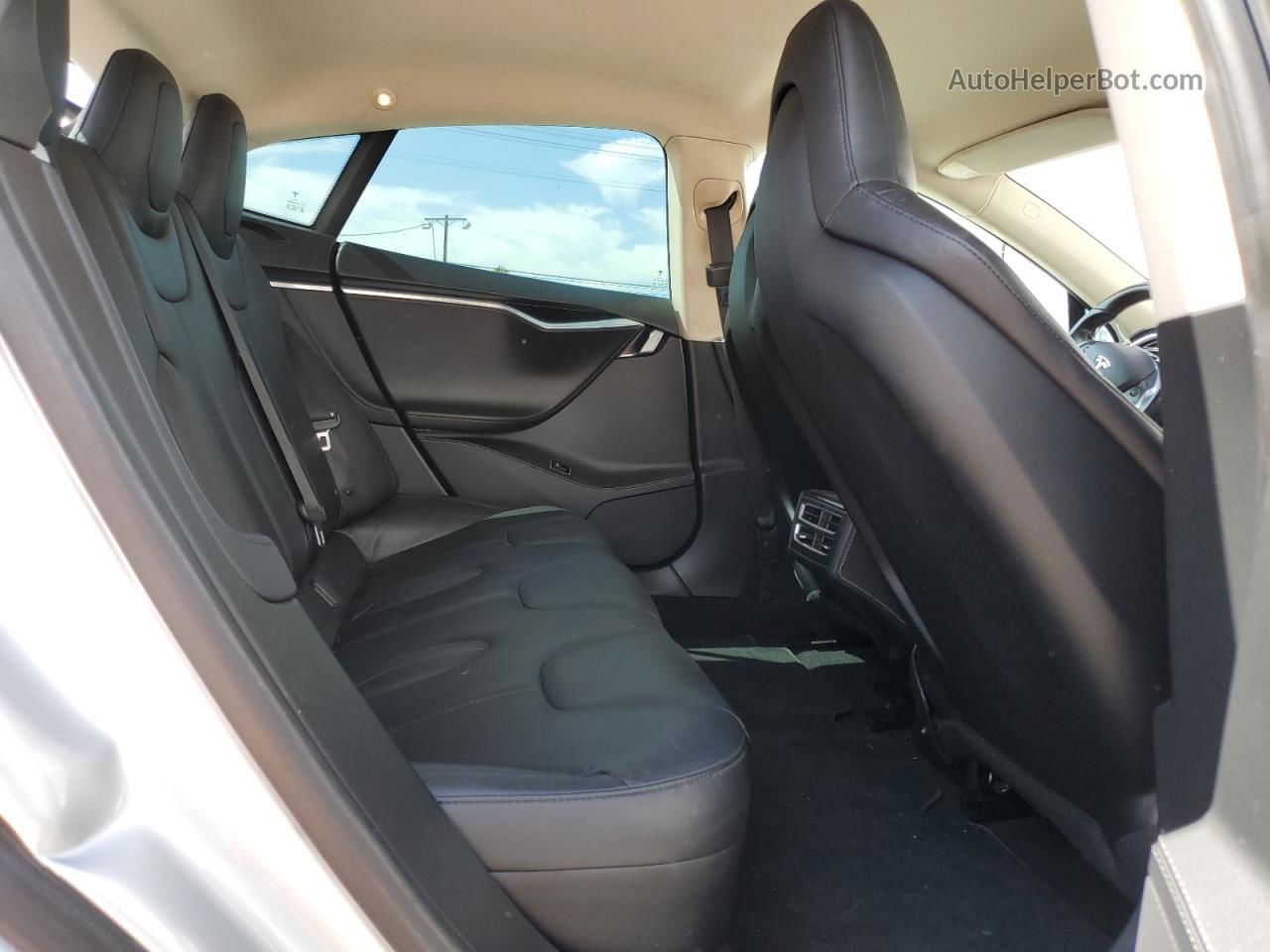 2014 Tesla Model S  Серебряный vin: 5YJSA1S13EFP60241