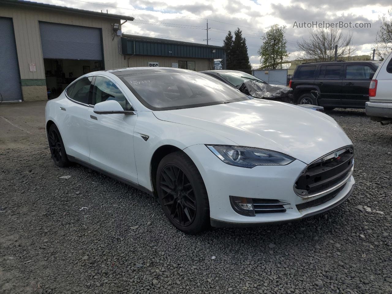 2014 Tesla Model S  White vin: 5YJSA1S16EFP33115