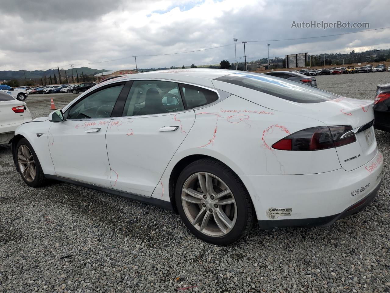 2014 Tesla Model S  White vin: 5YJSA1S18EFP36615