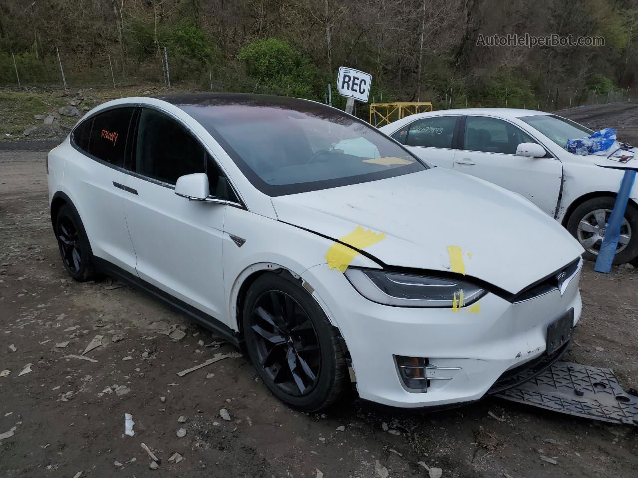 2016 Tesla Model X  White vin: 5YJXCAE20GF017608