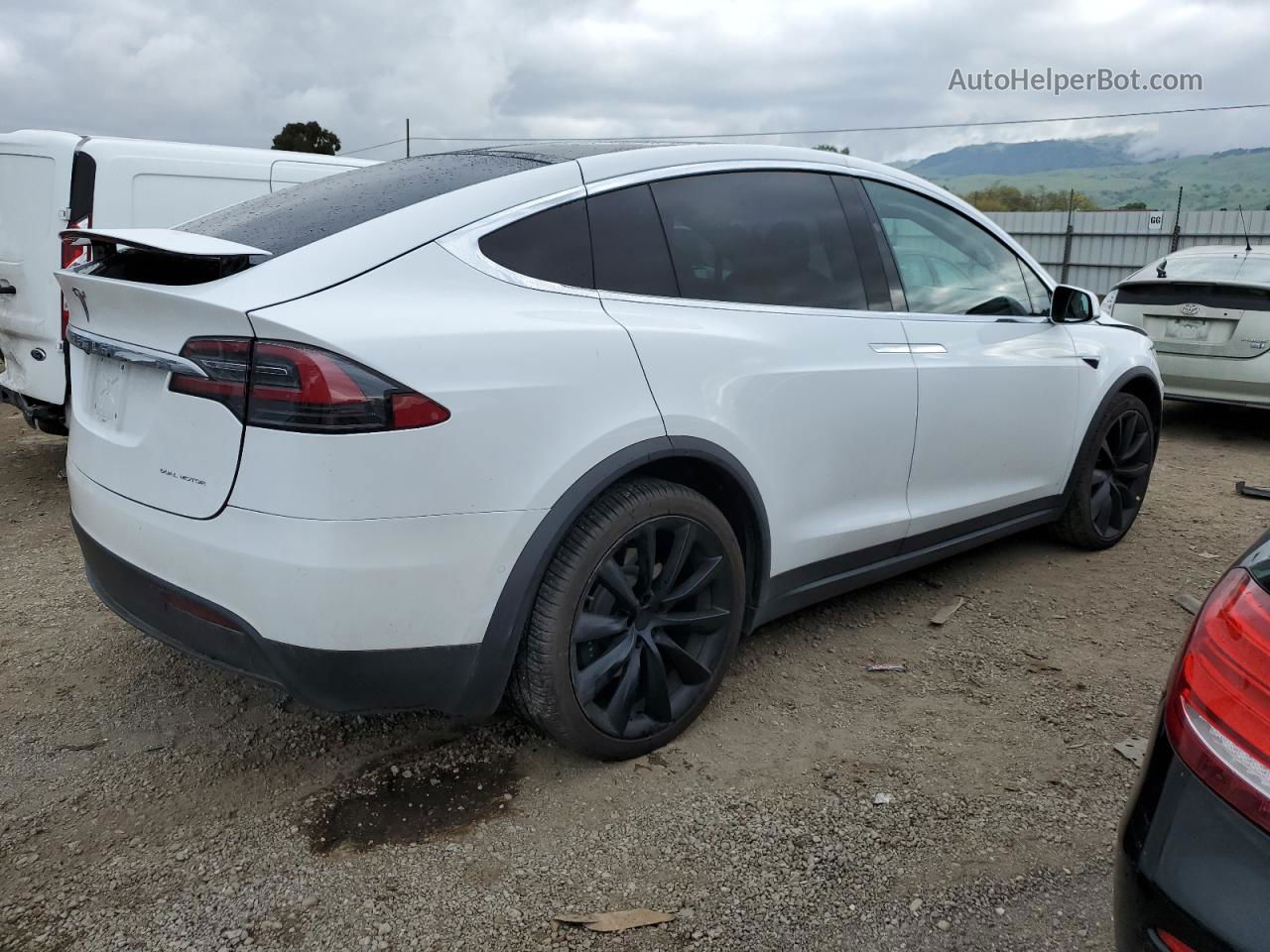 2020 Tesla Model X  White vin: 5YJXCAE21LF305597