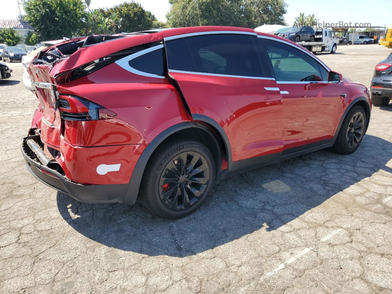 2018 Tesla Model X  Red vin: 5YJXCAE25JF127321