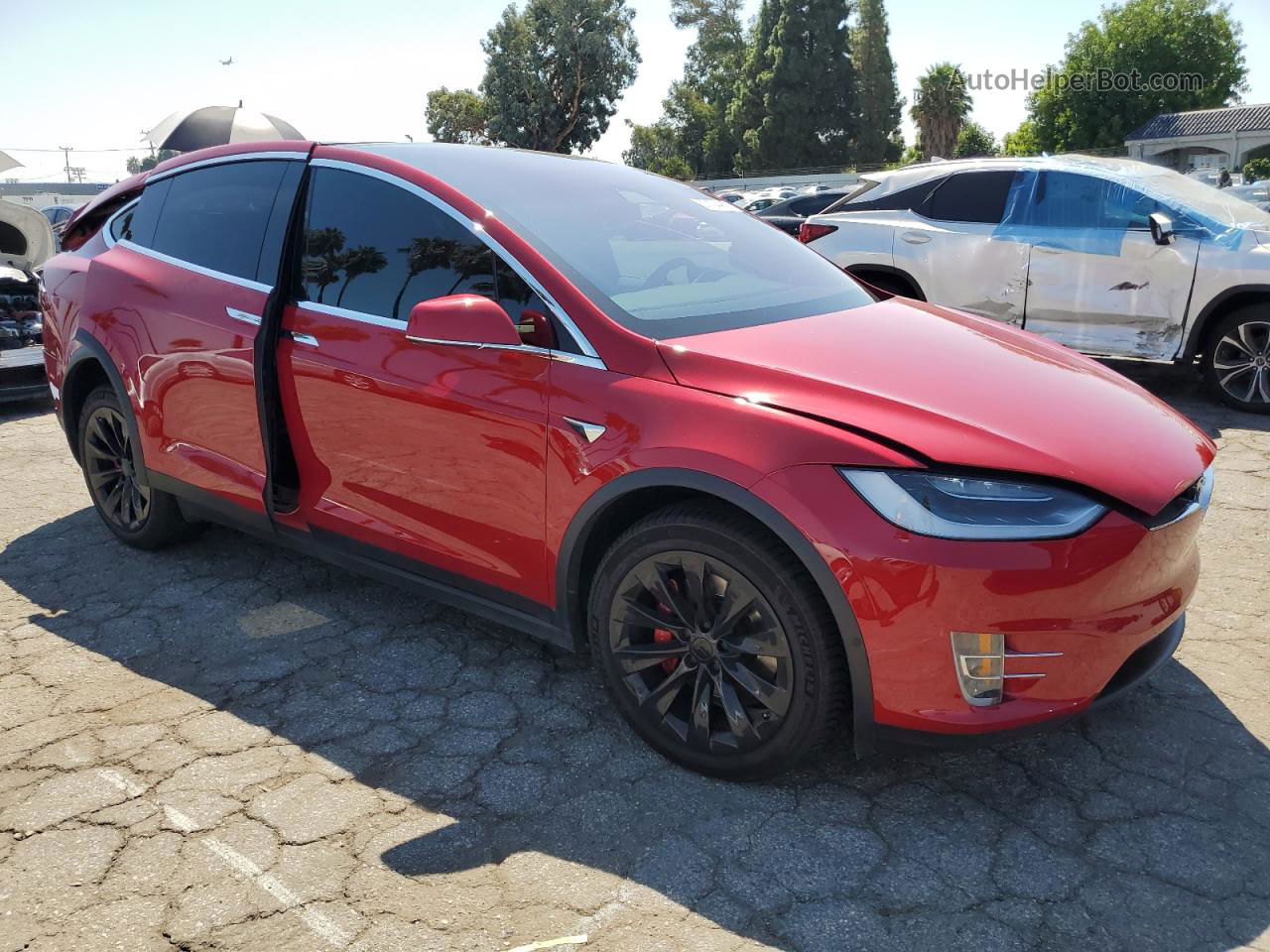 2018 Tesla Model X  Red vin: 5YJXCAE25JF127321