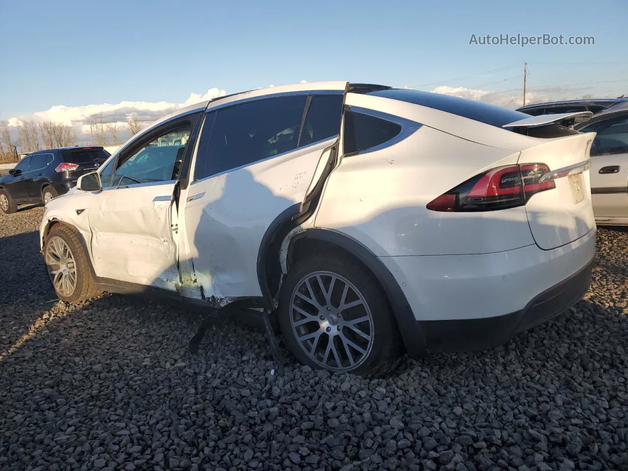 2020 Tesla Model X  White vin: 5YJXCAE25LF239815