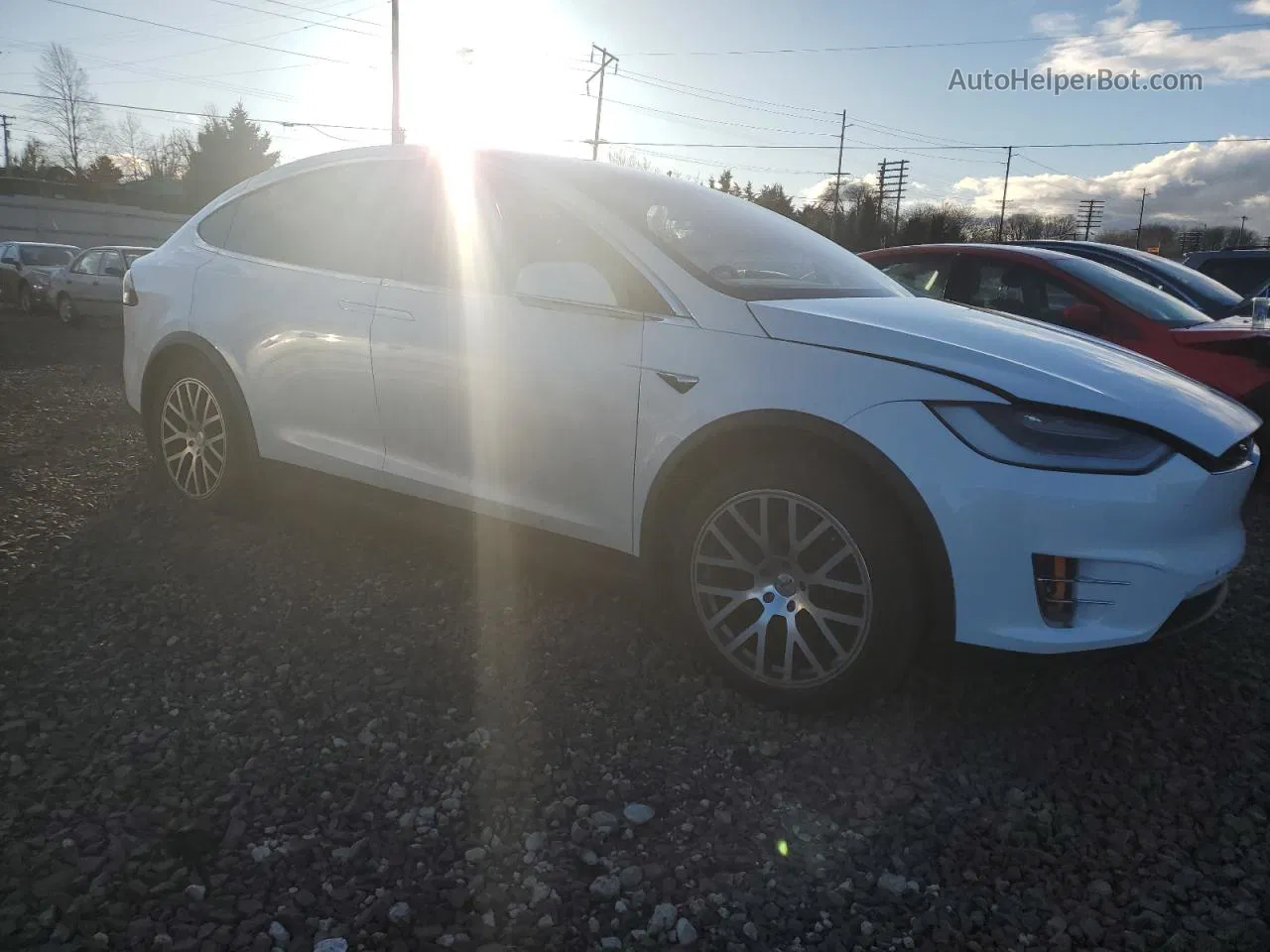 2020 Tesla Model X  White vin: 5YJXCAE25LF239815