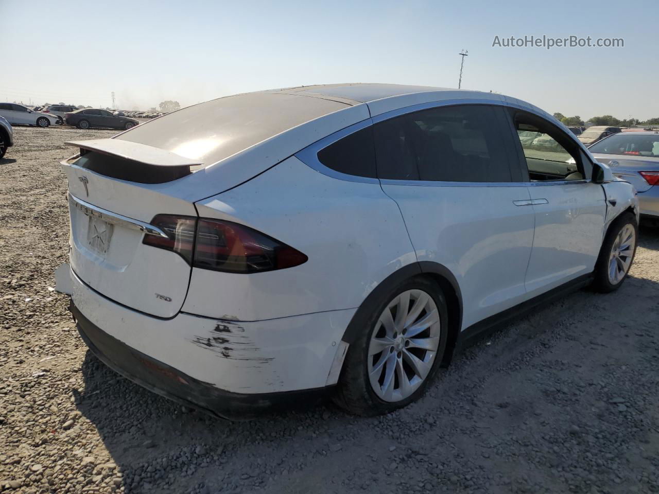 2016 Tesla Model X  White vin: 5YJXCAE26GF010789