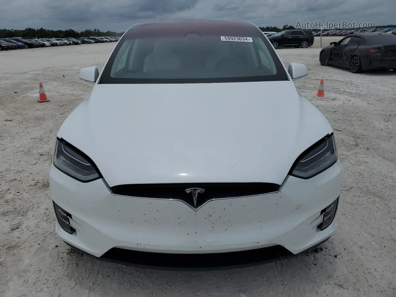 2018 Tesla Model X  White vin: 5YJXCAE26JF115808