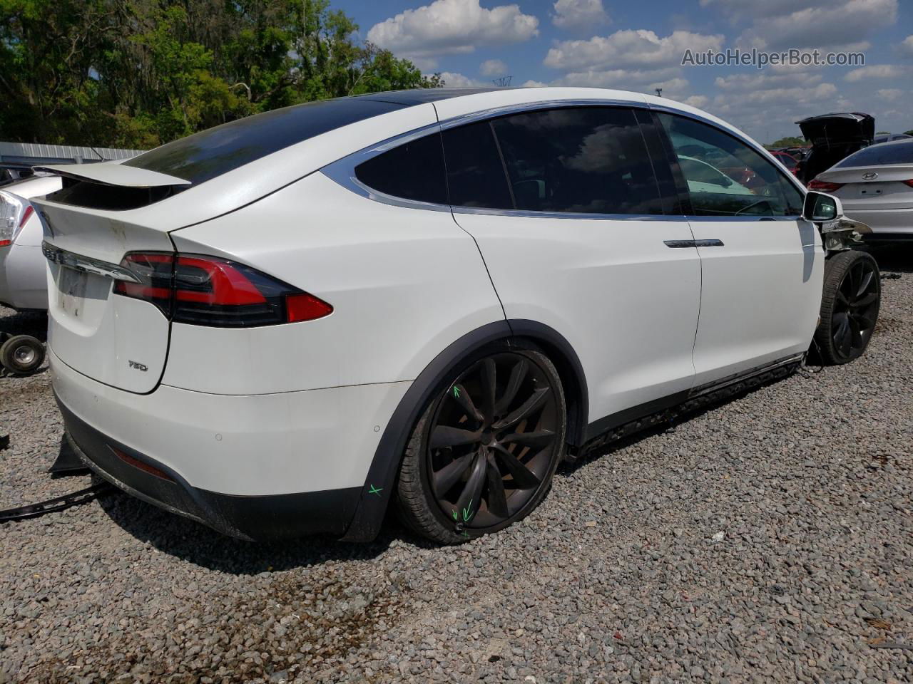 2016 Tesla Model X  White vin: 5YJXCAE27GF014477