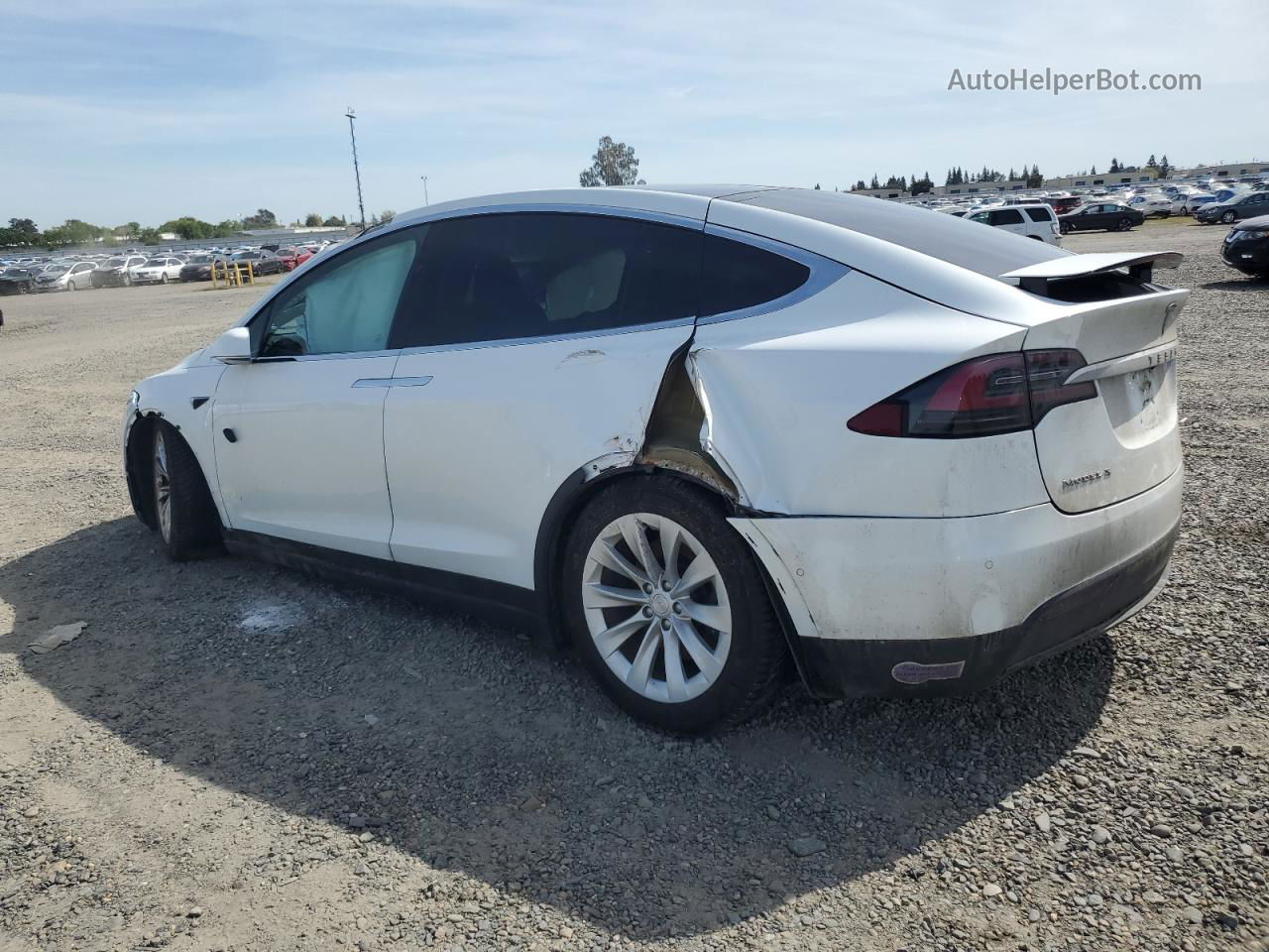 2018 Tesla Model X  White vin: 5YJXCAE28JF114563