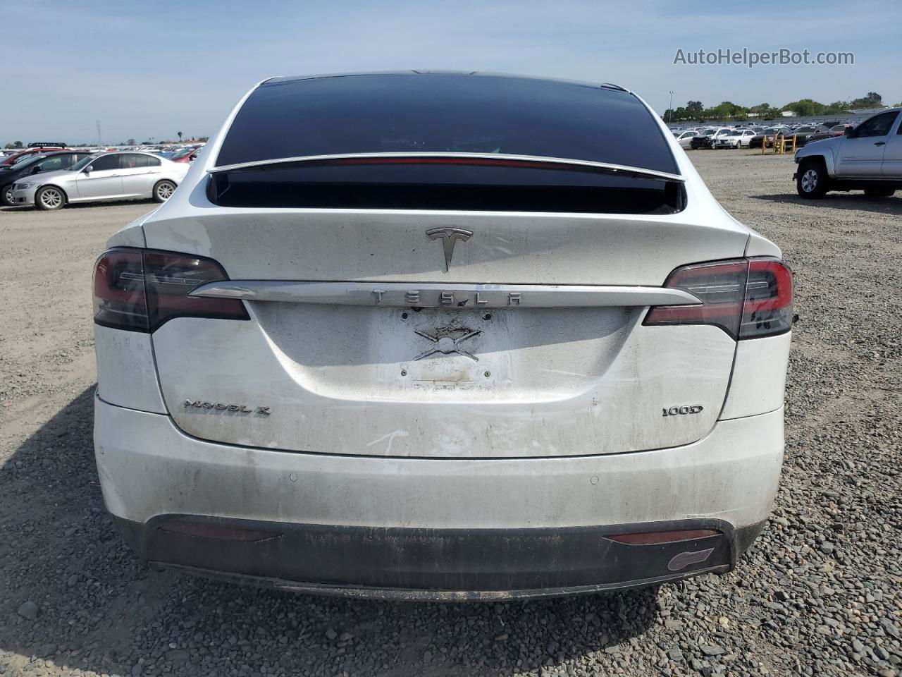 2018 Tesla Model X  White vin: 5YJXCAE28JF114563