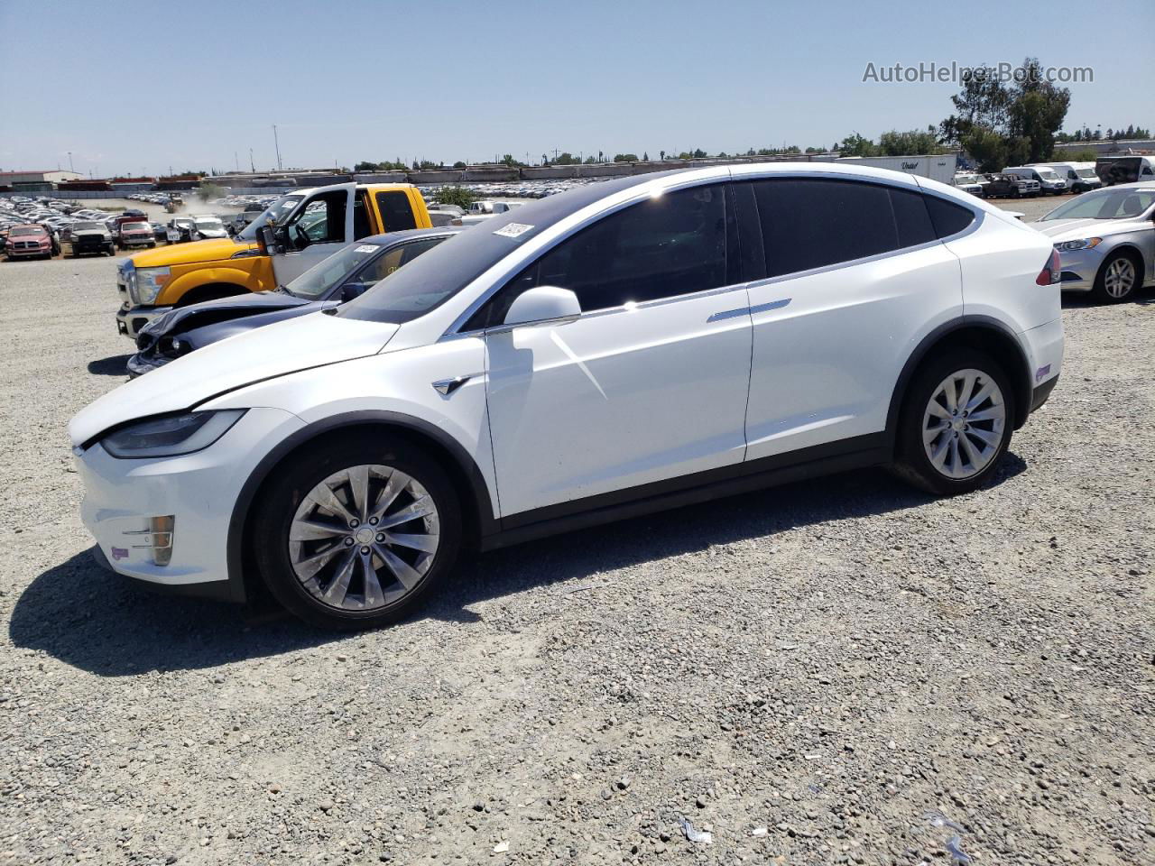 2018 Tesla Model X  Белый vin: 5YJXCAE29JF133588
