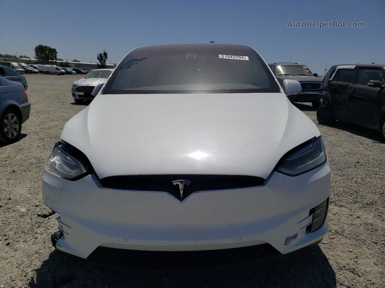 2018 Tesla Model X  White vin: 5YJXCAE29JF133588