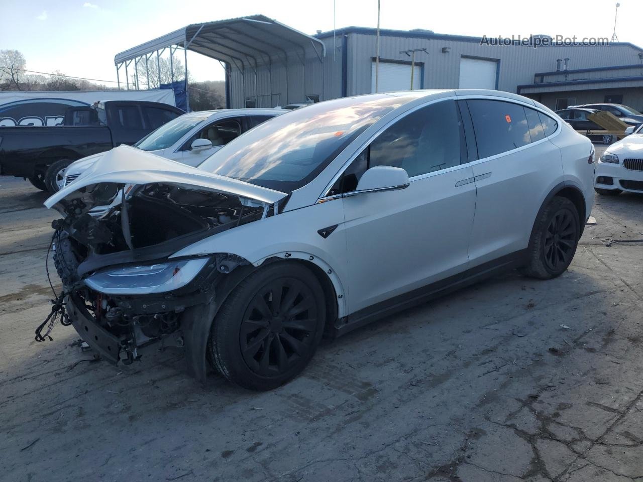 2019 Tesla Model X  White vin: 5YJXCAE2XKF152636