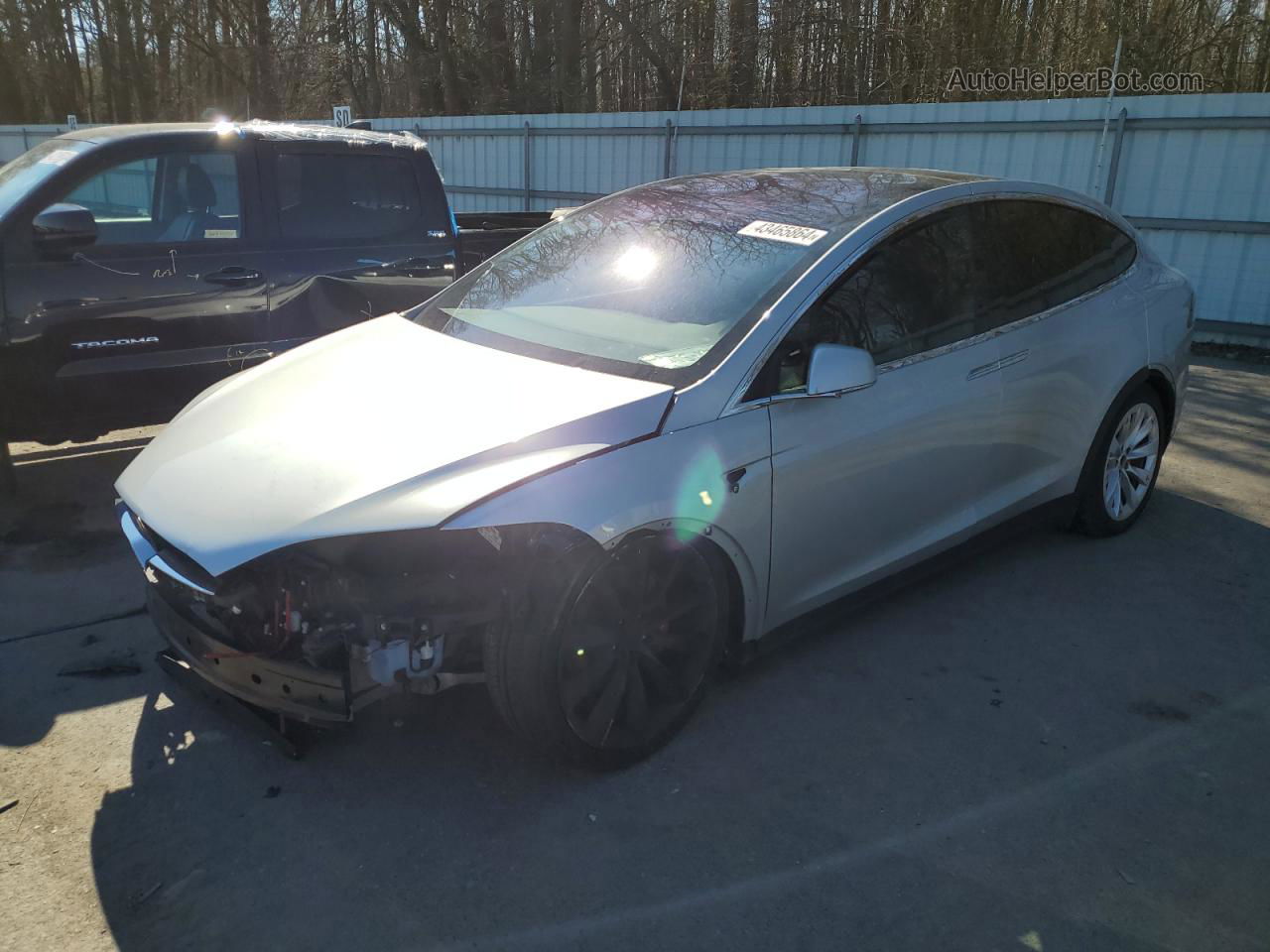 2016 Tesla Model X  Серебряный vin: 5YJXCAE45GF003771