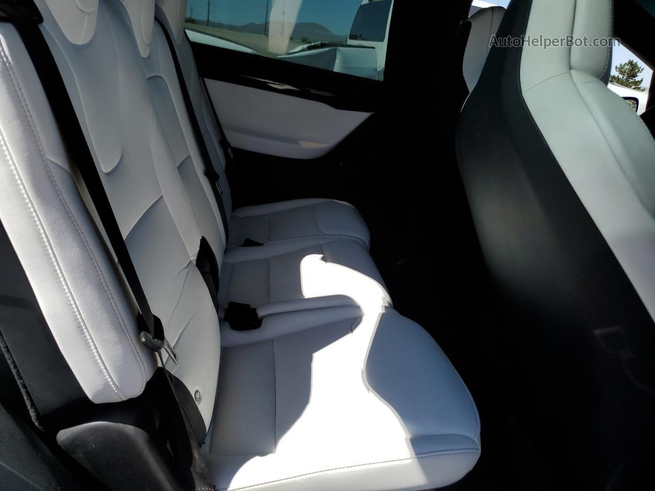 2019 Tesla Model X  White vin: 5YJXCAE47KF188768