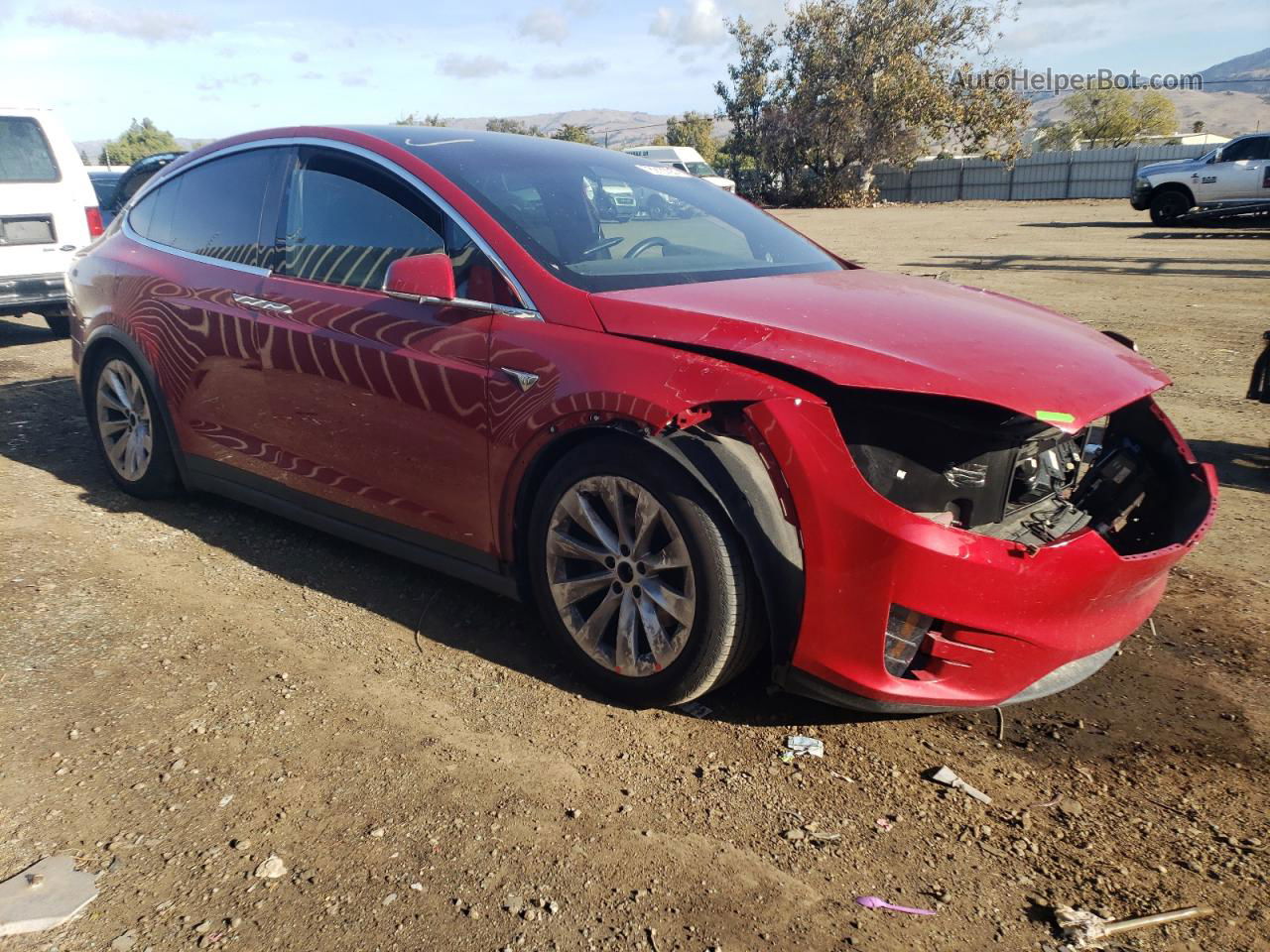 2018 Tesla Model X  Red vin: 5YJXCBE20JF112182