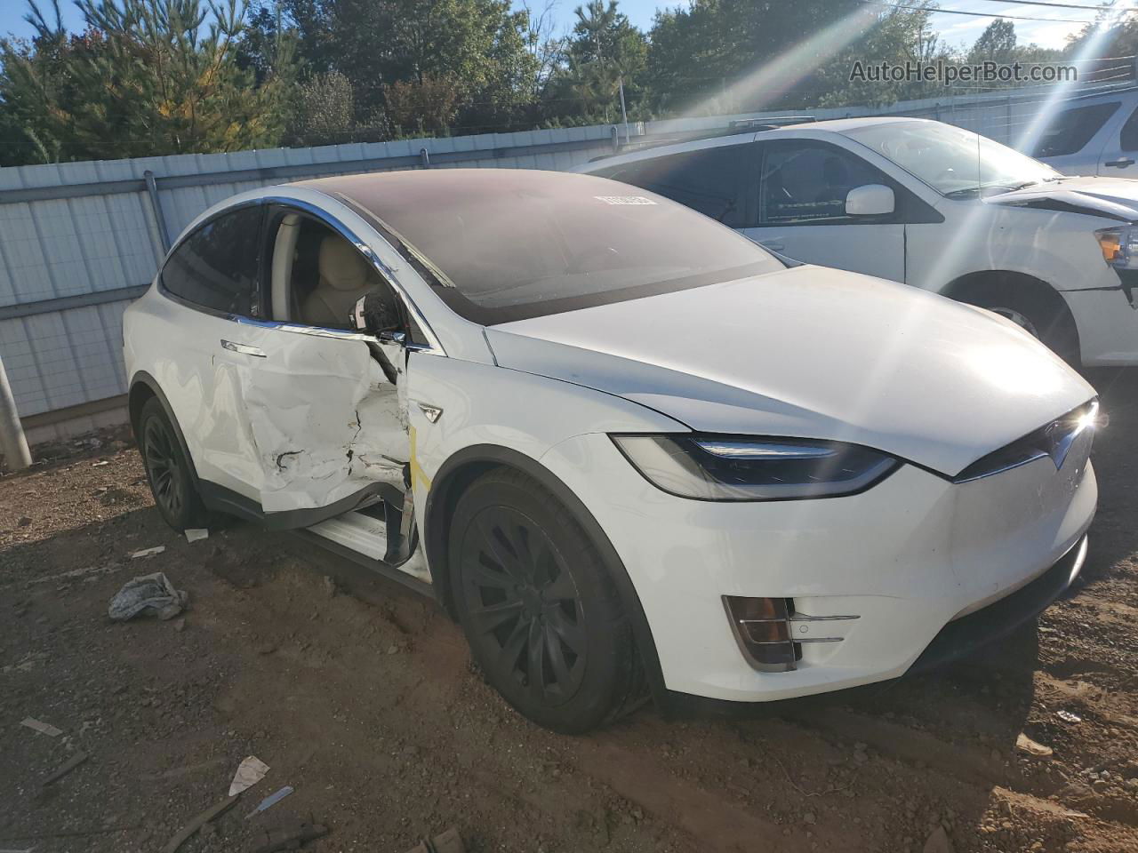 2016 Tesla Model X  White vin: 5YJXCBE22GF019771