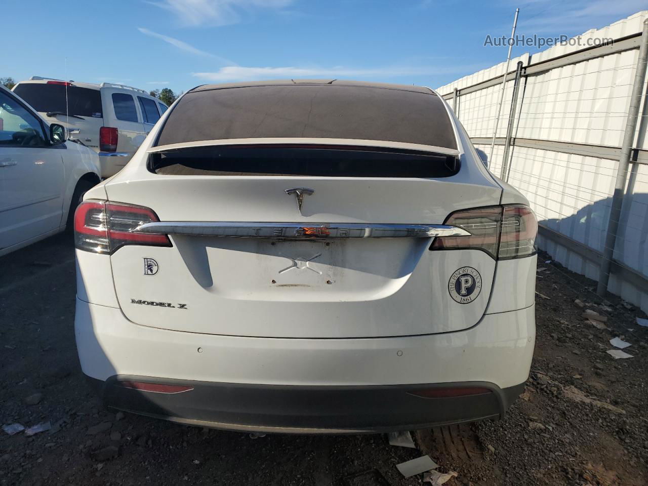 2016 Tesla Model X  White vin: 5YJXCBE22GF019771