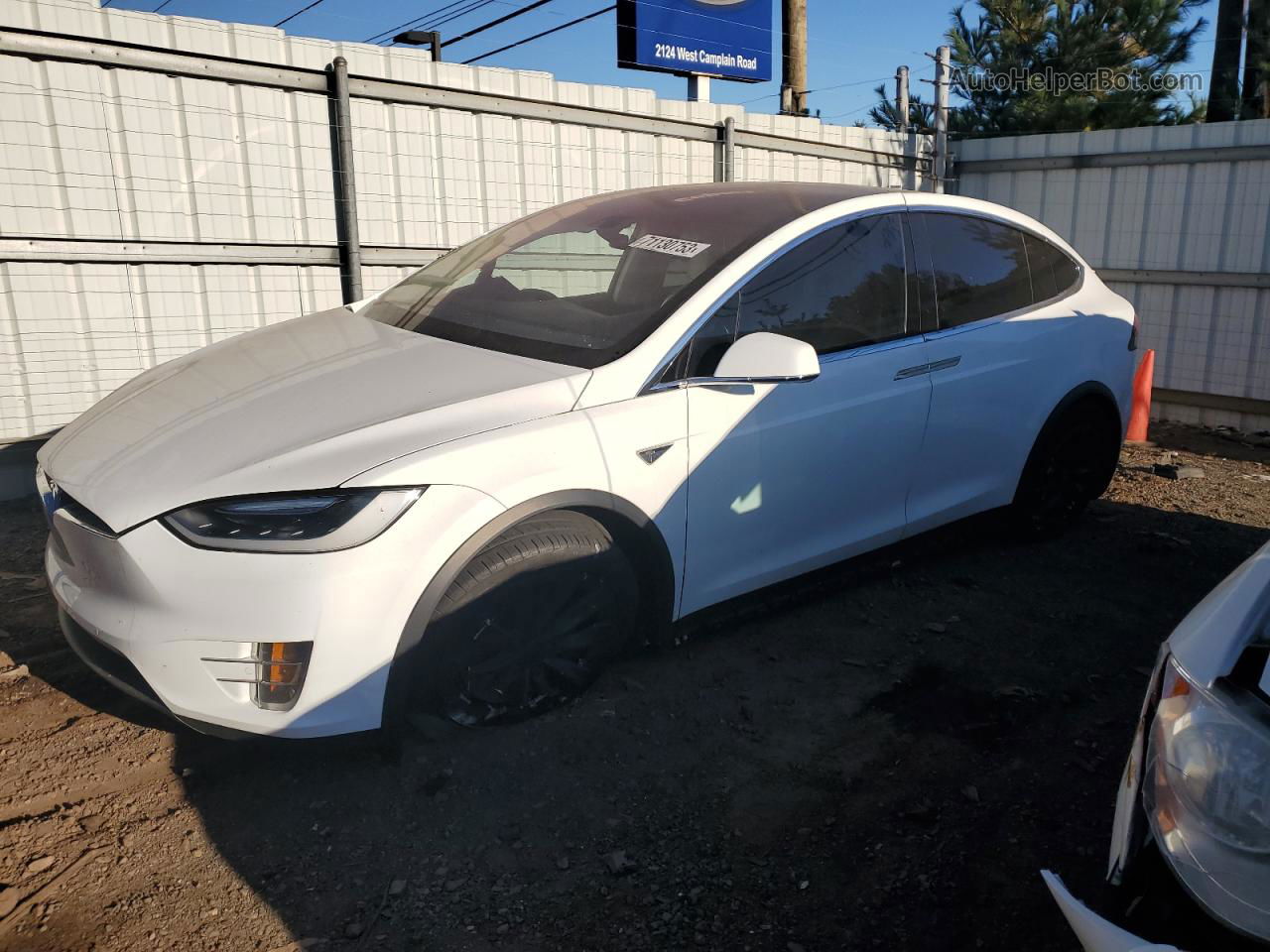 2016 Tesla Model X  White vin: 5YJXCBE22GF019771