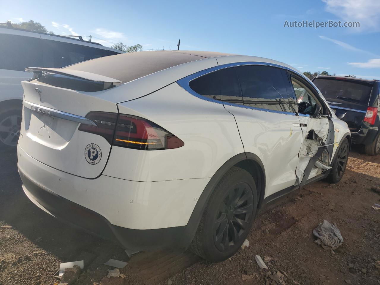 2016 Tesla Model X  White vin: 5YJXCBE22GF019771