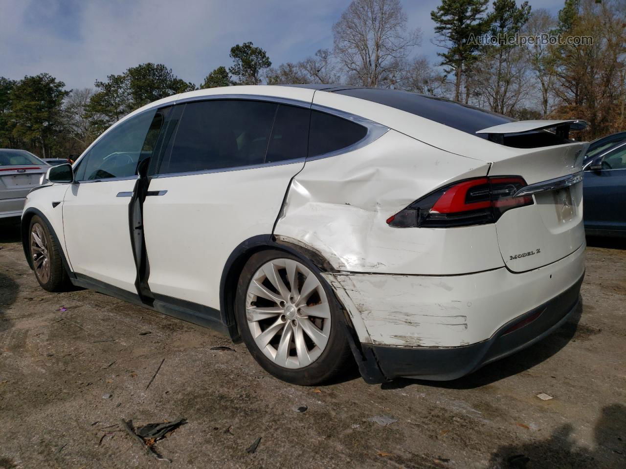 2016 Tesla Model X  White vin: 5YJXCBE22GF028275