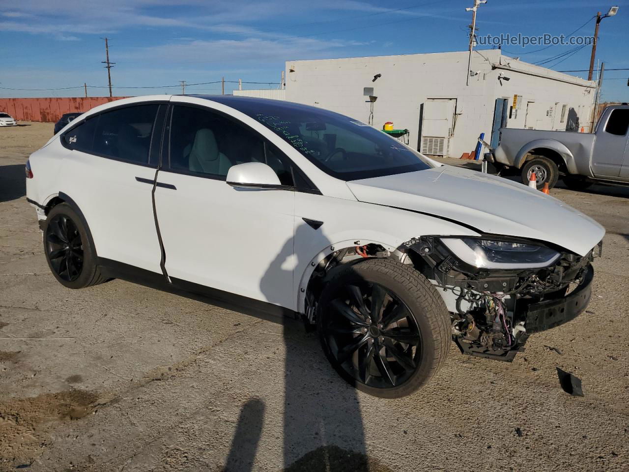 2018 Tesla Model X  White vin: 5YJXCBE22JF105248