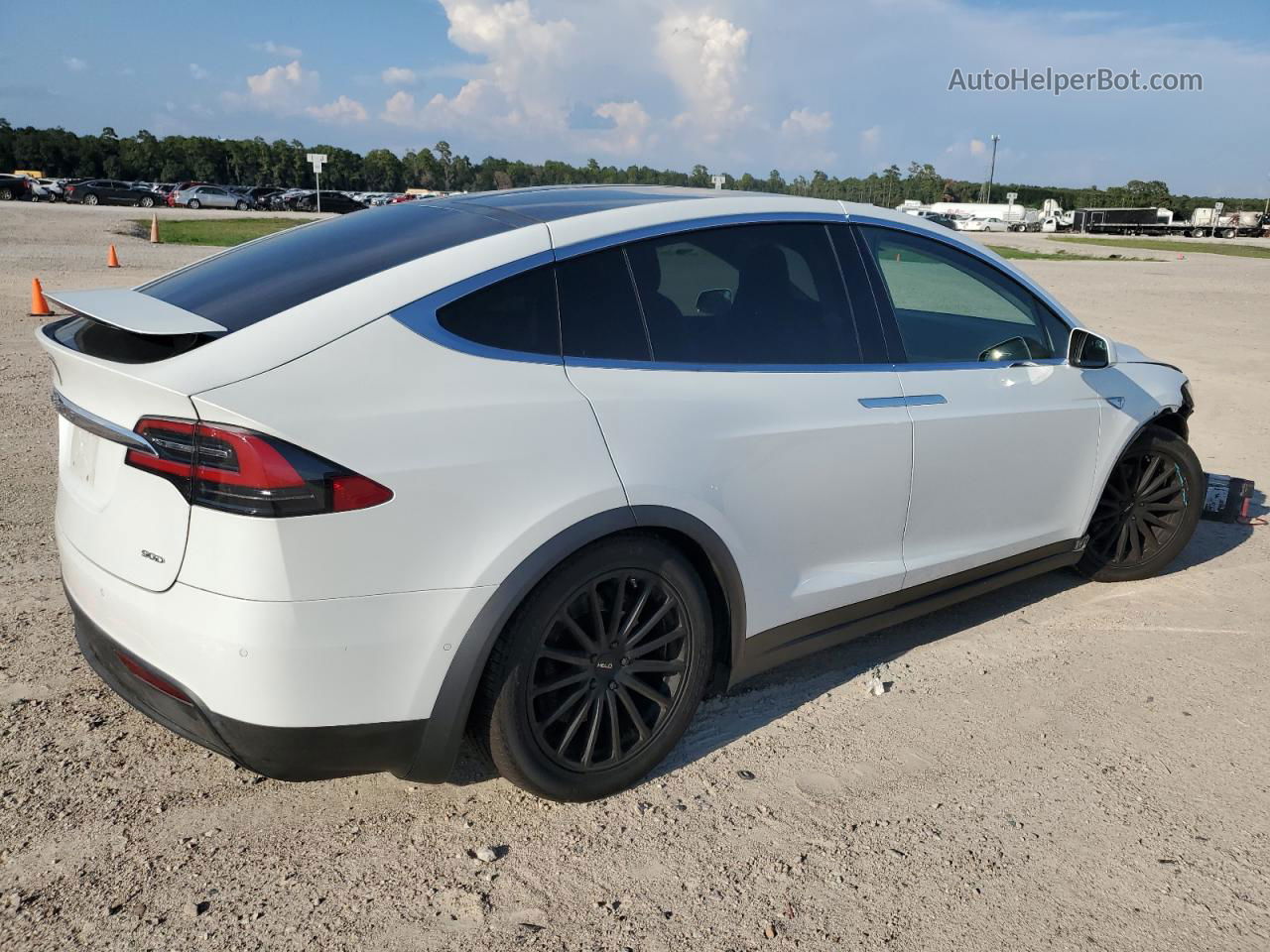 2016 Tesla Model X  White vin: 5YJXCBE24GF002146