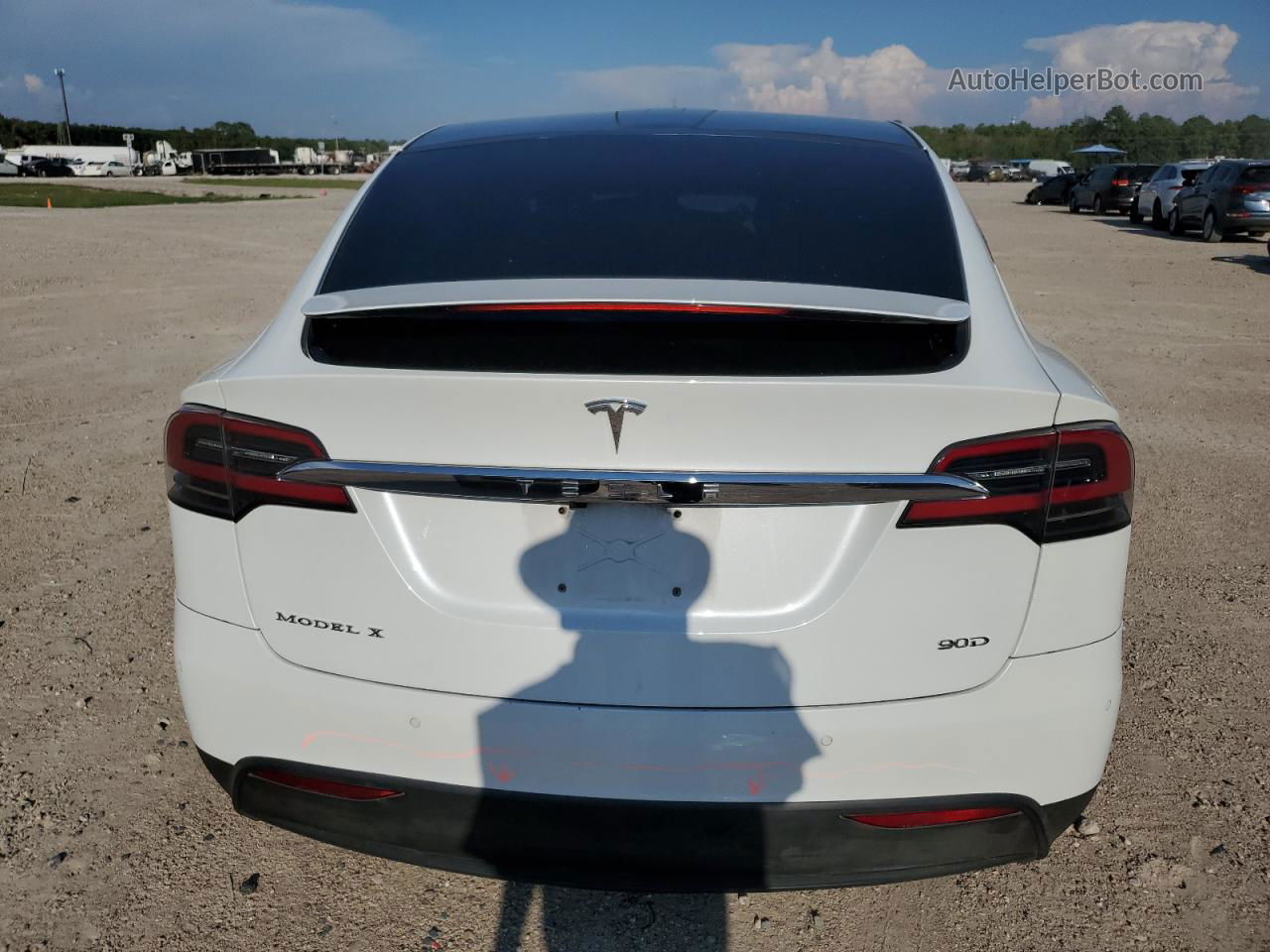 2016 Tesla Model X  White vin: 5YJXCBE24GF002146