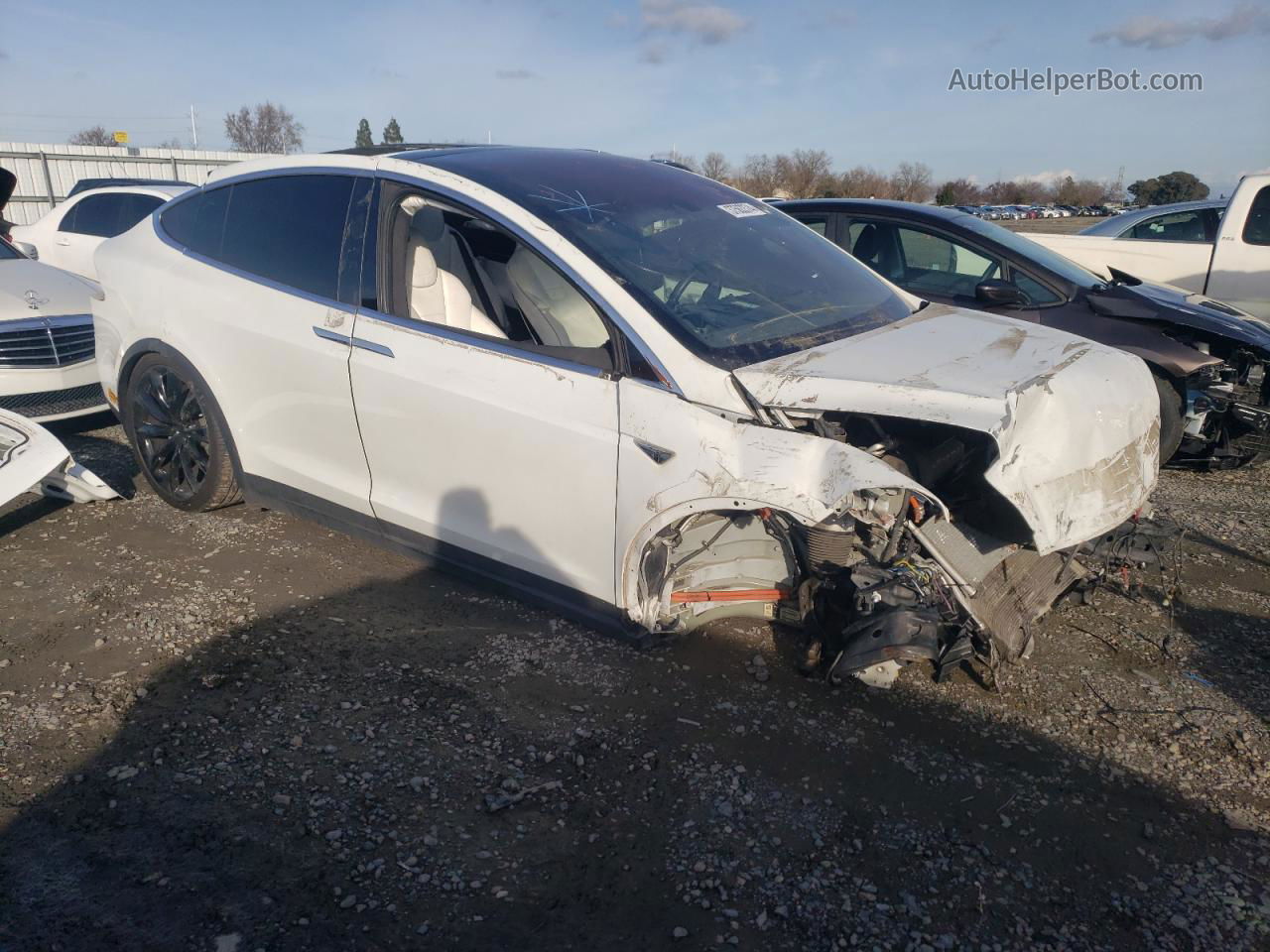 2016 Tesla Model X  White vin: 5YJXCBE24GF012224