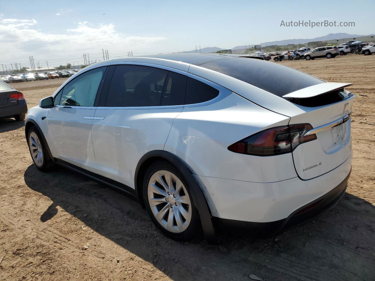 2018 Tesla Model X  White vin: 5YJXCBE24JF135528