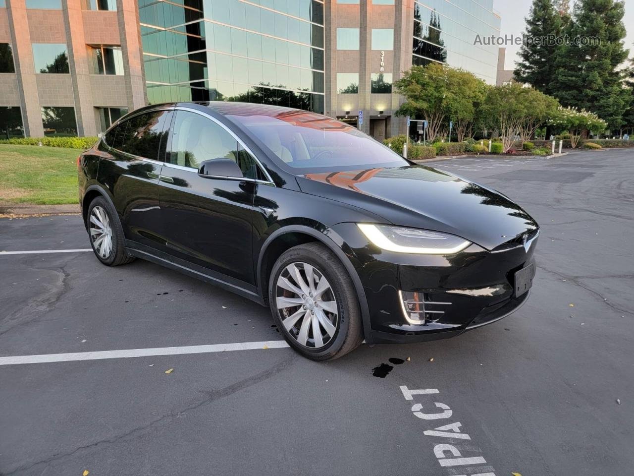 2019 Tesla Model X Черный vin: 5YJXCBE24KF160768