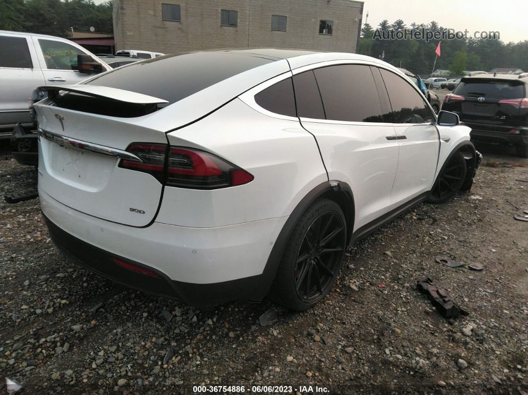 2016 Tesla Model X 90d White vin: 5YJXCBE25GF012314