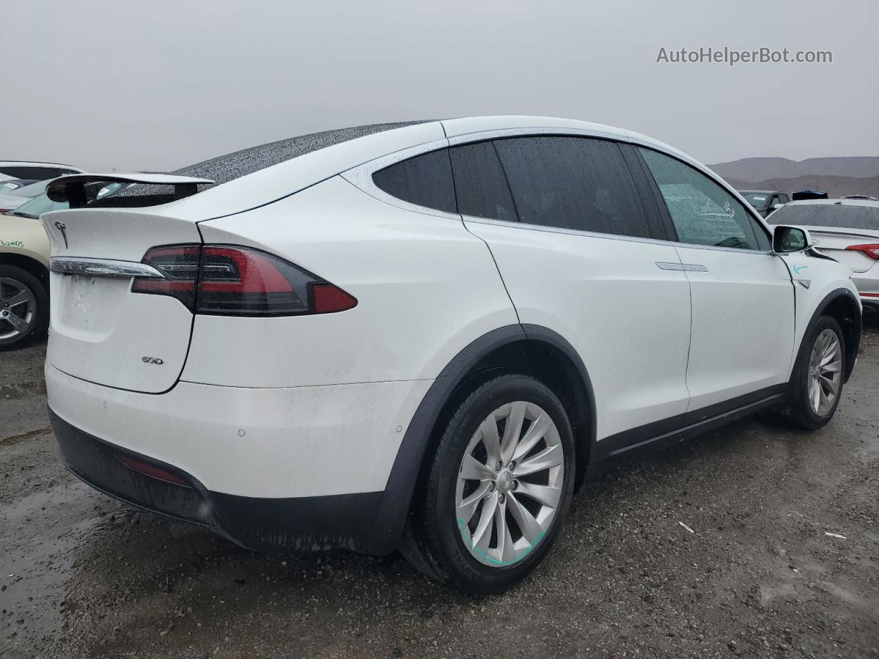 2016 Tesla Model X  Белый vin: 5YJXCBE26GF016257