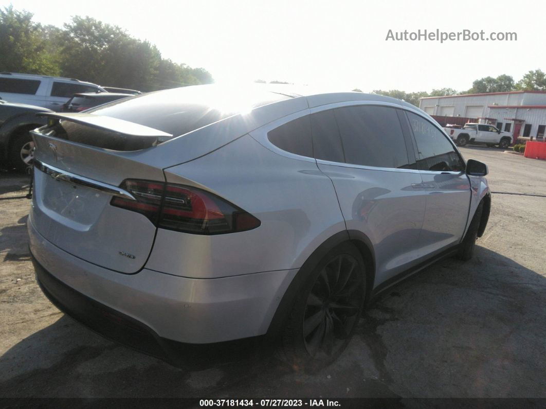 2016 Tesla Model X 90d Серебряный vin: 5YJXCBE26GF020440