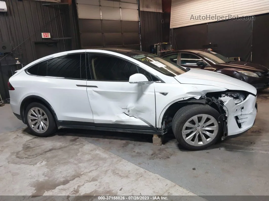 2016 Tesla Model X 70d/90d/75d/60d/p100d White vin: 5YJXCBE27GF017529