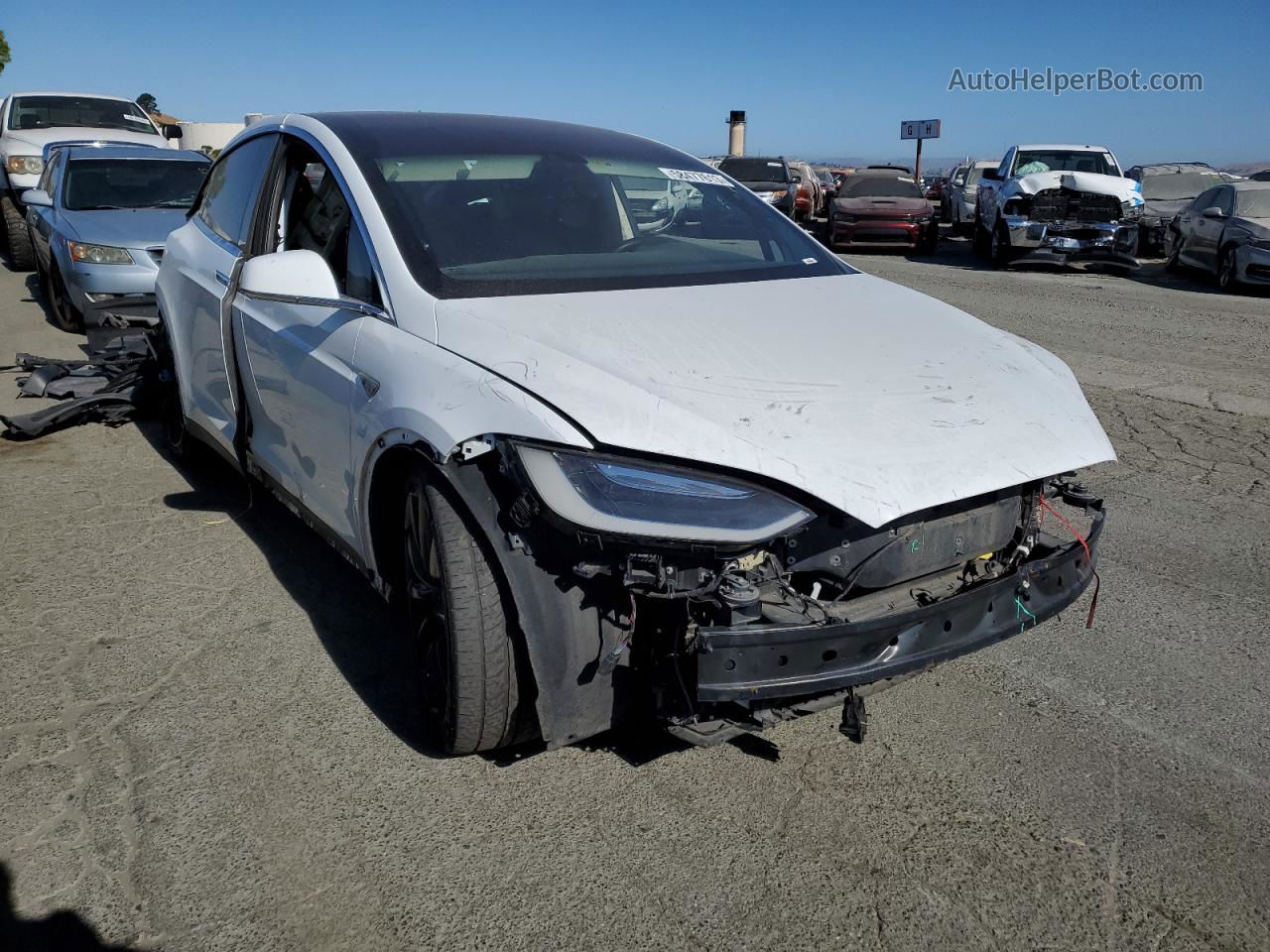 2016 Tesla Model X  White vin: 5YJXCBE28GF005261